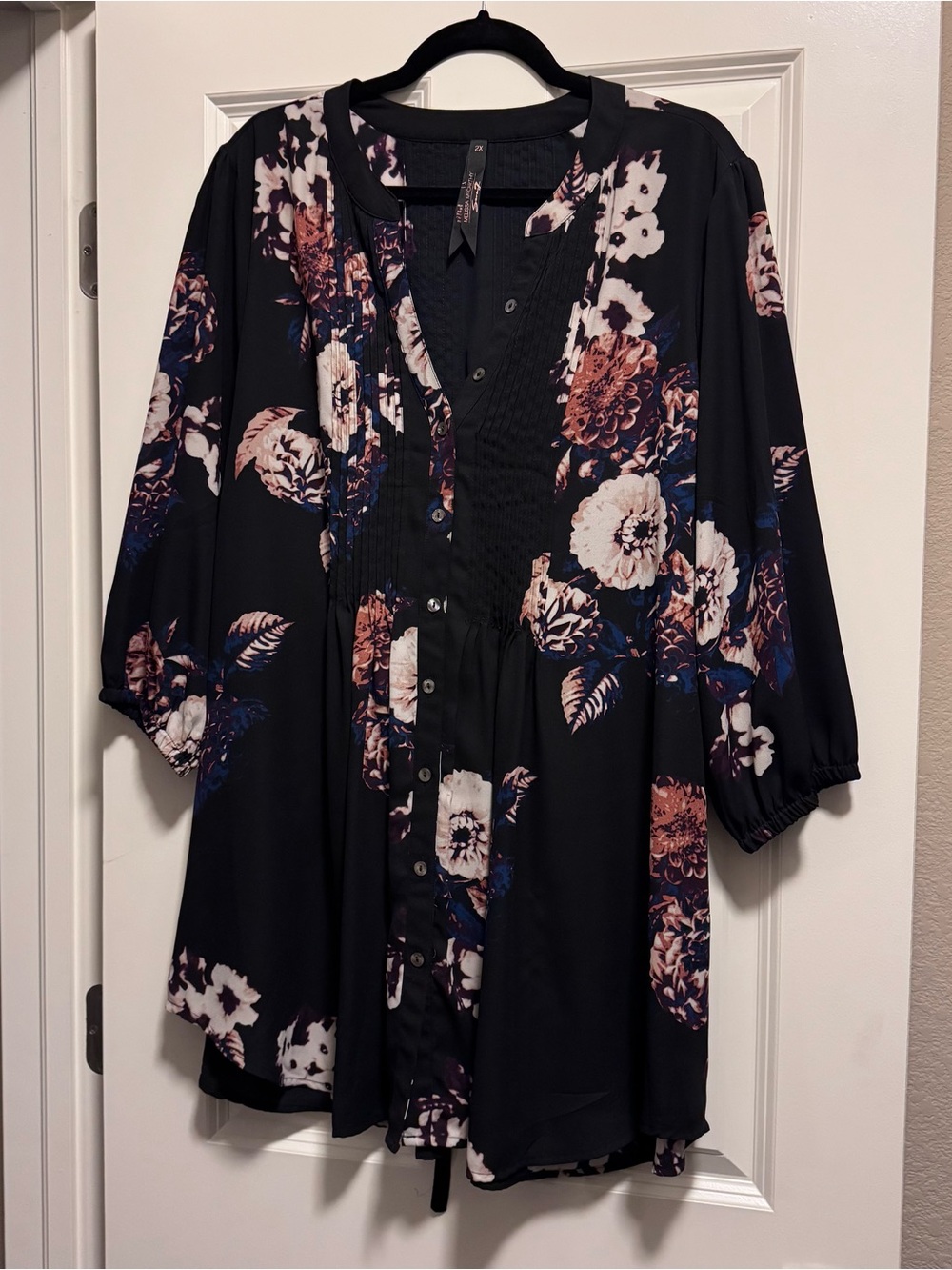Melissa McCarthy SEVEN7 Women’s Black Floral Button-Front Blouse 2X
